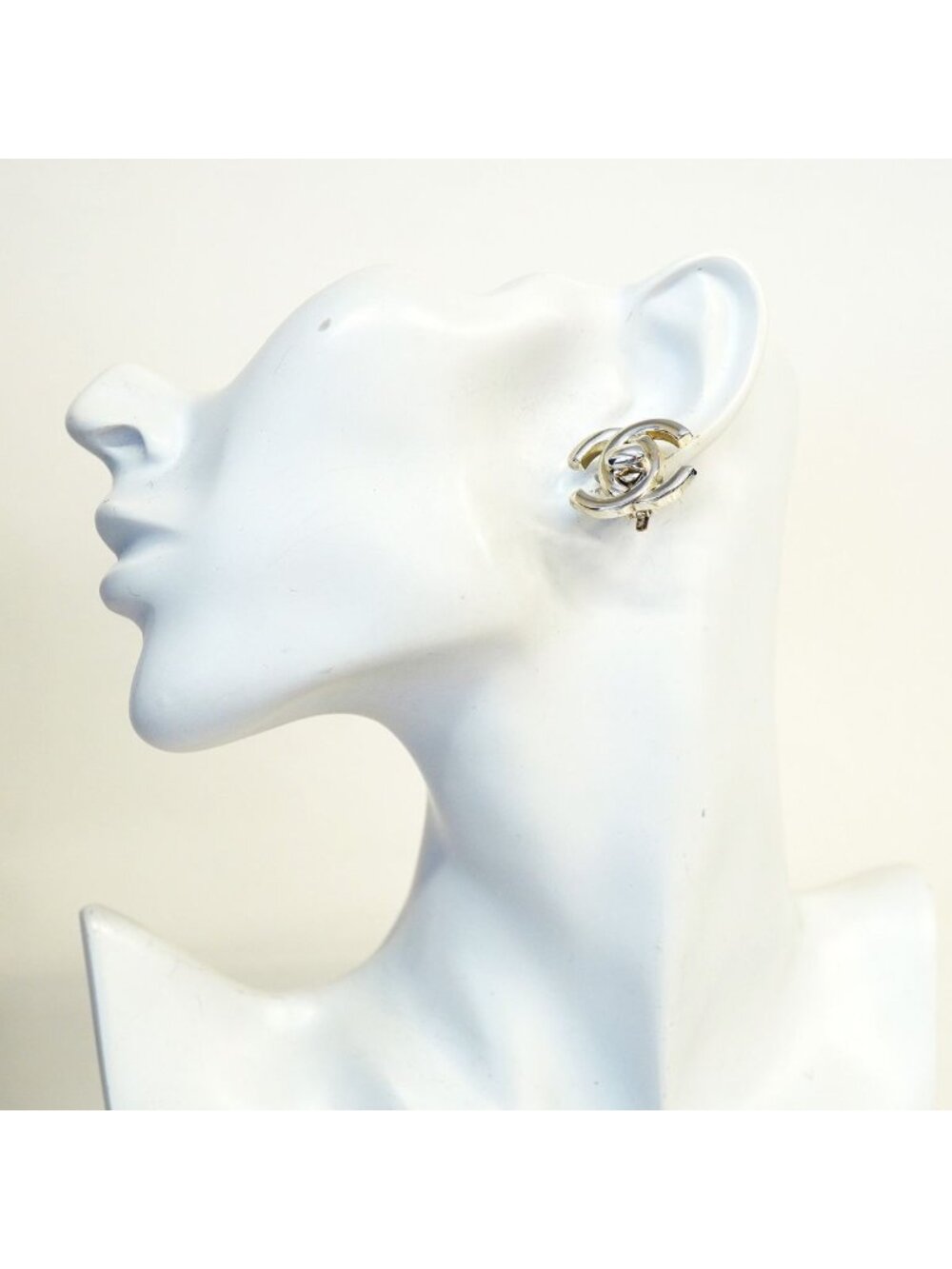 Chanel Earrings Vintage CC Logo Turnlock Metal Silver - Picture 5 of 7